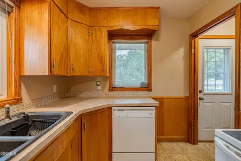 418 N 18th St, Bismarck, ND 58501 photo 6