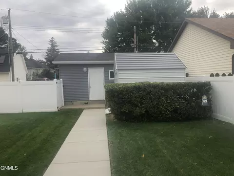 513 3rd Ave E, Williston, ND 58801 photo 5