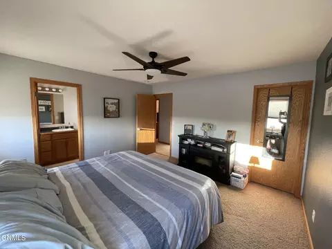 2905 Plainview Dr SE, Mandan, ND 58554 photo 9