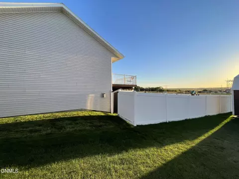 2905 Plainview Dr SE, Mandan, ND 58554 photo 33