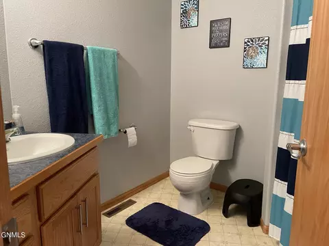 2905 Plainview Dr SE, Mandan, ND 58554 photo 13