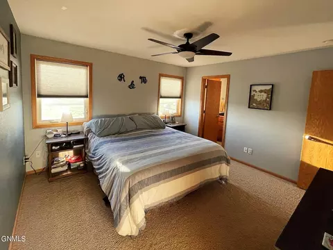 2905 Plainview Dr SE, Mandan, ND 58554 photo 8