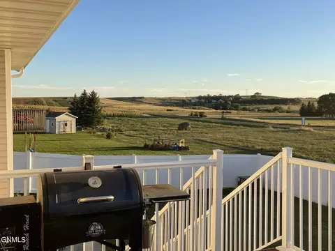 2905 Plainview Dr SE, Mandan, ND 58554 photo 40