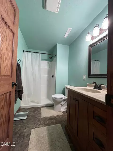 2905 Plainview Dr SE, Mandan, ND 58554 photo 31