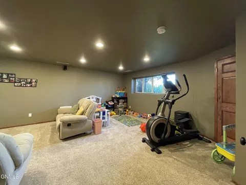 2905 Plainview Dr SE, Mandan, ND 58554 photo 22