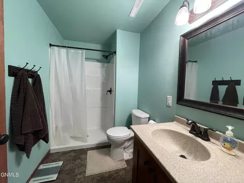 2905 Plainview Dr SE, Mandan, ND 58554 photo 30