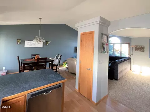 2905 Plainview Dr SE, Mandan, ND 58554 photo 17