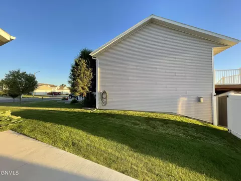 2905 Plainview Dr SE, Mandan, ND 58554 photo 34