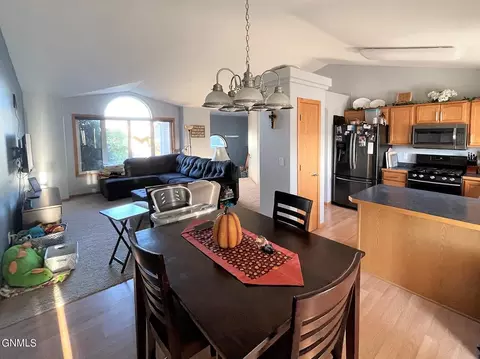 2905 Plainview Dr SE, Mandan, ND 58554 photo 18