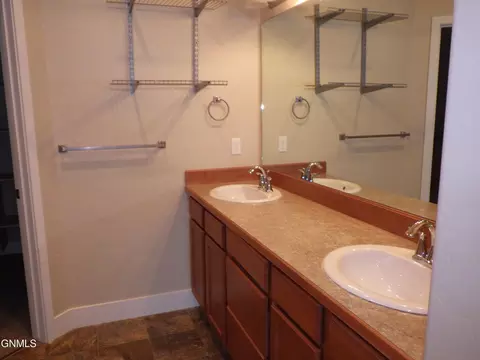 3713 Rocky Wagon St, Williston, ND 58801 photo 5