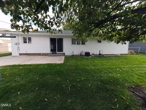 2040 3rd St N, Bismarck, ND 58501 photo 39