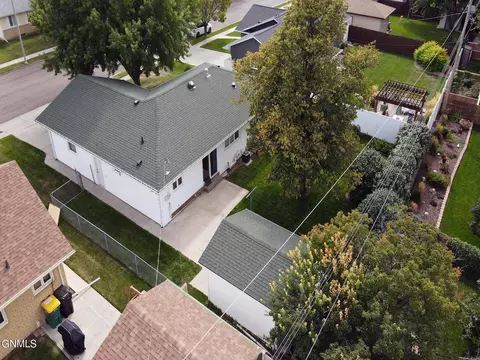 2040 3rd St N, Bismarck, ND 58501 photo 2
