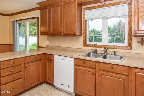 2040 3rd St N, Bismarck, ND 58501 photo 9