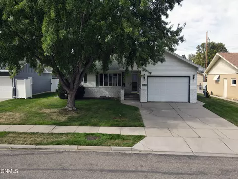 2040 3rd St N, Bismarck, ND 58501 photo 35