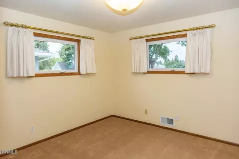 2040 3rd St N, Bismarck, ND 58501 photo 12
