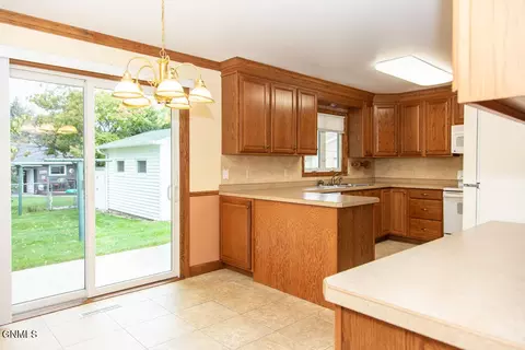 2040 3rd St N, Bismarck, ND 58501 photo 6