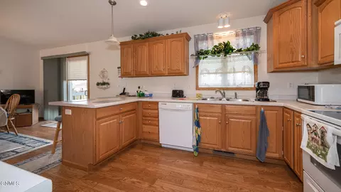 136 Lewis Rd, Lincoln, ND 58504 photo 6