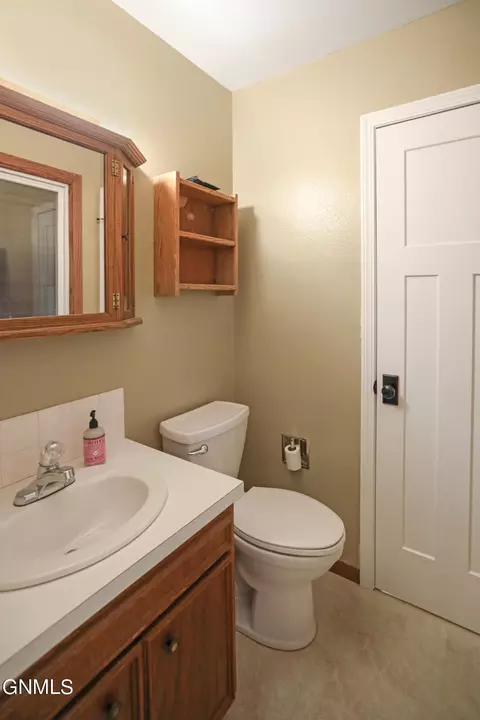 1615 Rose Ln, Williston, ND 58801 photo 13
