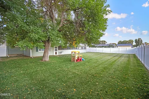 1615 Rose Ln, Williston, ND 58801 photo 29