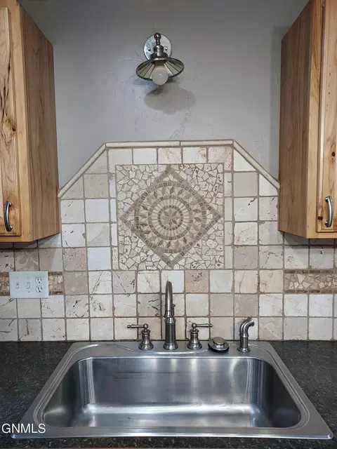 752 Stroh Dr, Killdeer, ND 58640 photo 7