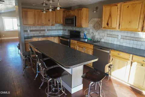 752 Stroh Dr, Killdeer, ND 58640 photo 9