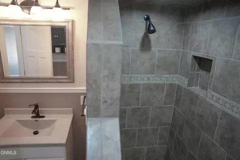 752 Stroh Dr, Killdeer, ND 58640 photo 34