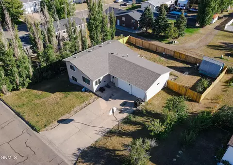 752 Stroh Dr, Killdeer, ND 58640 photo 4