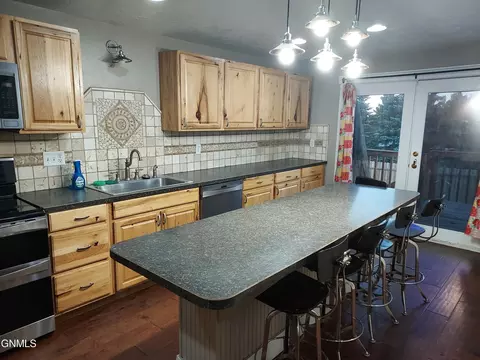 752 Stroh Dr, Killdeer, ND 58640 photo 8