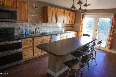 752 Stroh Dr, Killdeer, ND 58640 photo 6