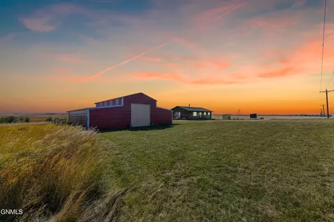 12458 59th Ln NW, Epping, ND 58843 photo 3