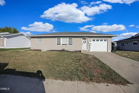1224 13th Ave W, Williston, ND 58801 photo 1