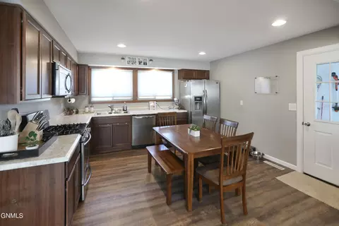 1224 13th Ave W, Williston, ND 58801 photo 6