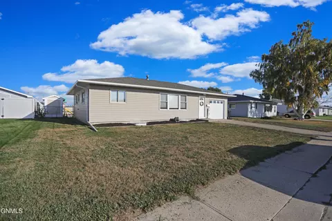 1224 13th Ave W, Williston, ND 58801 photo 2