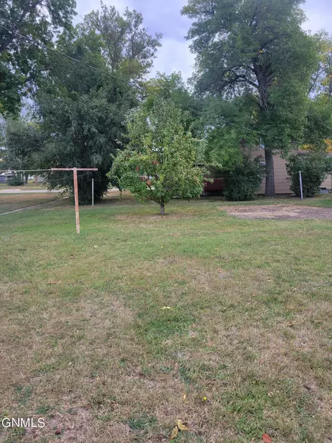 210 2nd St NW, Ashley, ND 58413 photo 3