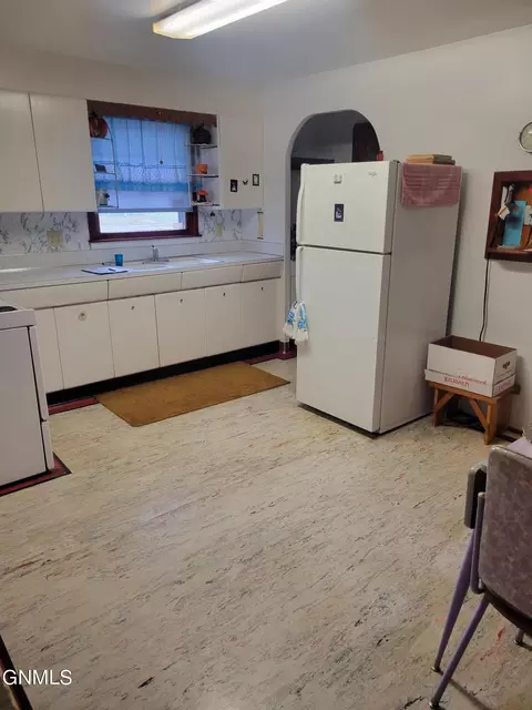210 2nd St NW, Ashley, ND 58413 photo 6