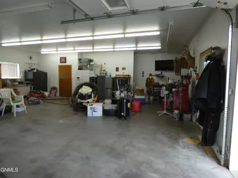 99 Custer Dr, Lincoln, ND 58504 photo 38