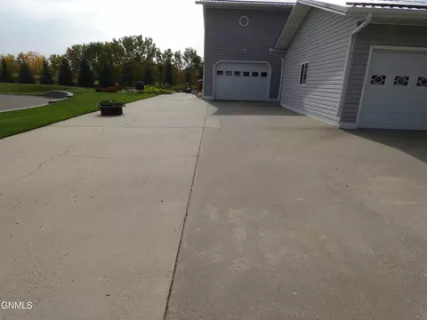 99 Custer Dr, Lincoln, ND 58504 photo 64