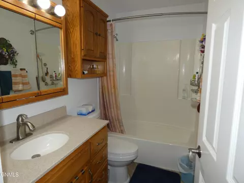 99 Custer Dr, Lincoln, ND 58504 photo 11