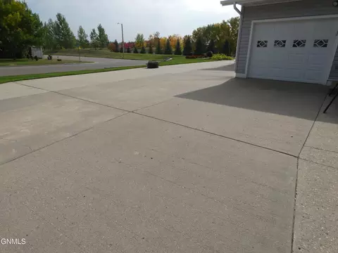 99 Custer Dr, Lincoln, ND 58504 photo 63