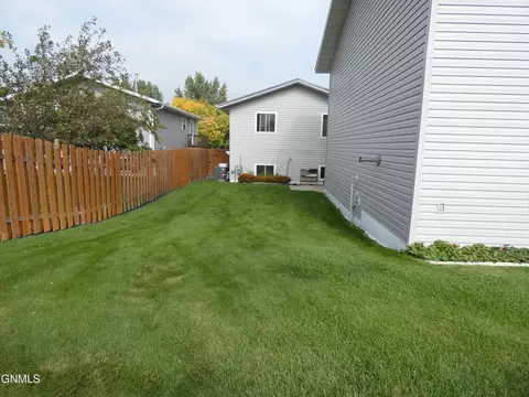 99 Custer Dr, Lincoln, ND 58504 photo 56