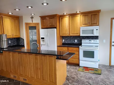 99 Custer Dr, Lincoln, ND 58504 photo 3