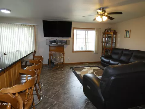 99 Custer Dr, Lincoln, ND 58504 photo 6