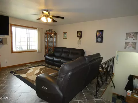 99 Custer Dr, Lincoln, ND 58504 photo 7
