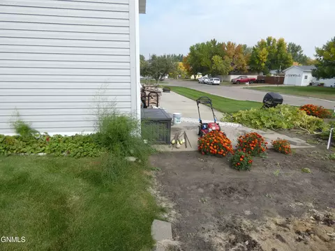 99 Custer Dr, Lincoln, ND 58504 photo 54
