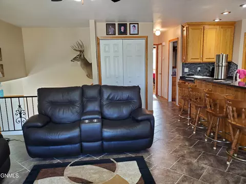 99 Custer Dr, Lincoln, ND 58504 photo 9