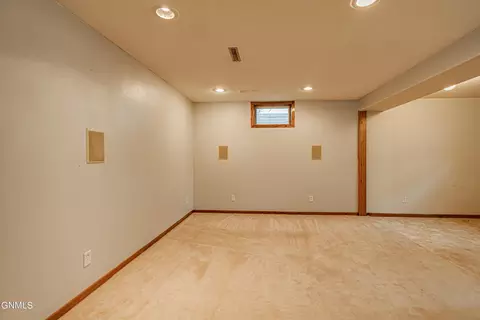932 Summit Blvd, Bismarck, ND 58504 photo 28