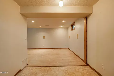 932 Summit Blvd, Bismarck, ND 58504 photo 31