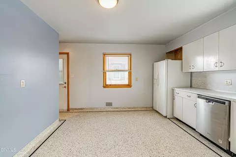 932 Summit Blvd, Bismarck, ND 58504 photo 9