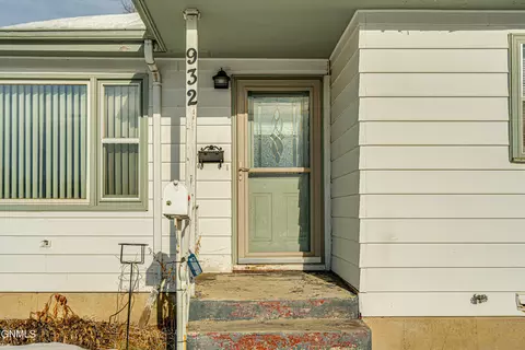 932 Summit Blvd, Bismarck, ND 58504 photo 2