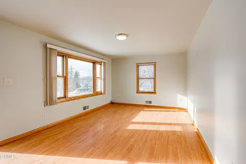932 Summit Blvd, Bismarck, ND 58504 photo 4